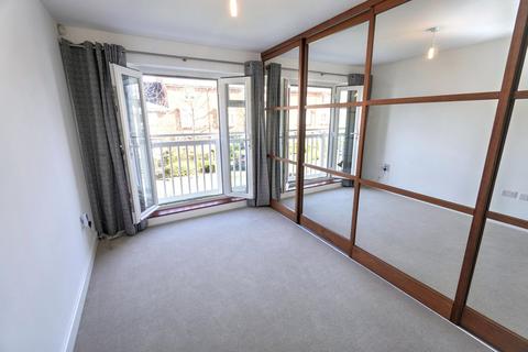 2 bedroom flat for sale, Chequers Avenue, High Wycombe HP11