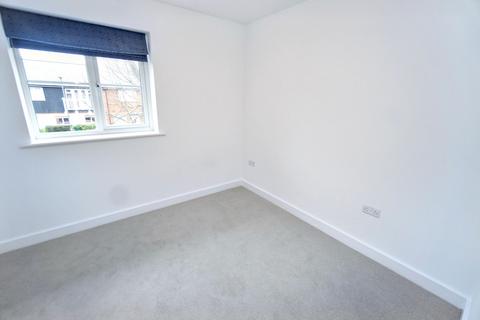 2 bedroom flat for sale, Chequers Avenue, High Wycombe HP11