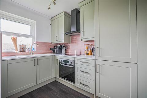 1 bedroom apartment for sale, Windsor Close, Bovingdon, HP1