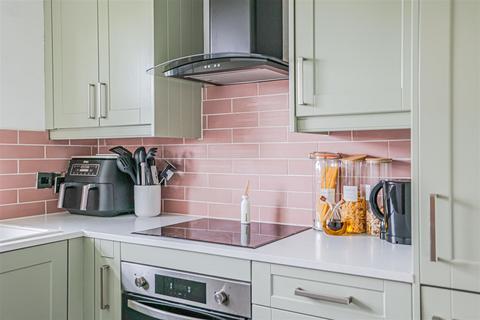 1 bedroom apartment for sale, Windsor Close, Bovingdon, HP1