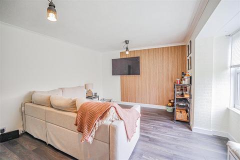 1 bedroom apartment for sale, Windsor Close, Bovingdon, HP1