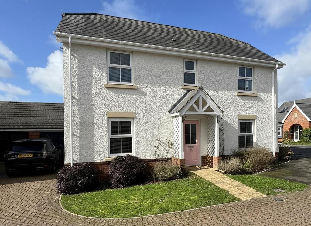 4 bedroom detached house for sale