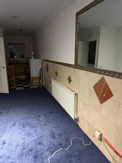 Studio to rent, Walnut Tree Road, Hounslow TW5