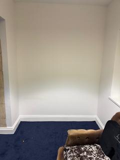 Studio to rent, Walnut Tree Road, Hounslow TW5