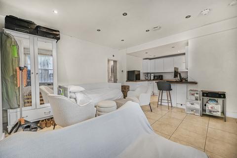 Studio to rent, Girdlers Road, London W14