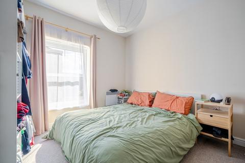 undefined, High Road London N12