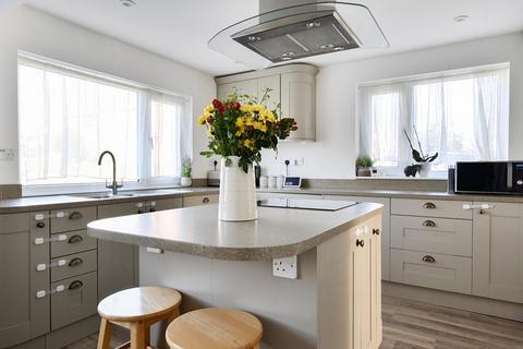 4 bedroom detached house for sale, Avon Road, Devizes