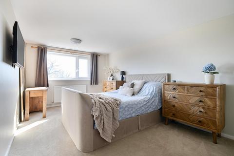 4 bedroom detached house for sale, Avon Road, Devizes