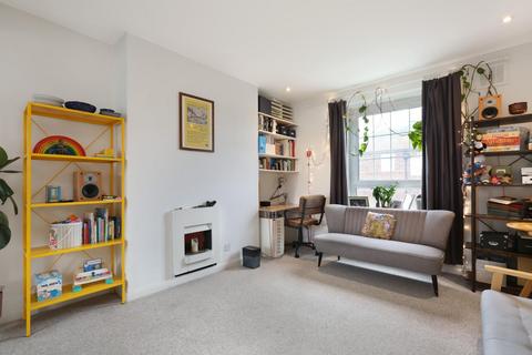 1 bedroom flat for sale, Turnham Road, London