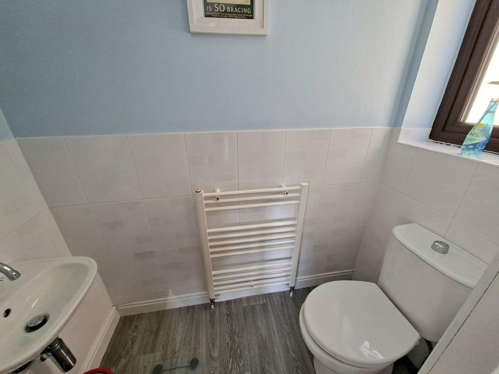 Ensuite wc/washroom to bedroom one