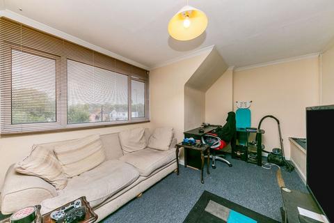 1 bedroom flat to rent, White Hart Parade, London Road, Blackwater, GU17
