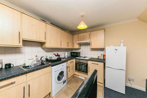 1 bedroom flat to rent, White Hart Parade, London Road, Blackwater, GU17