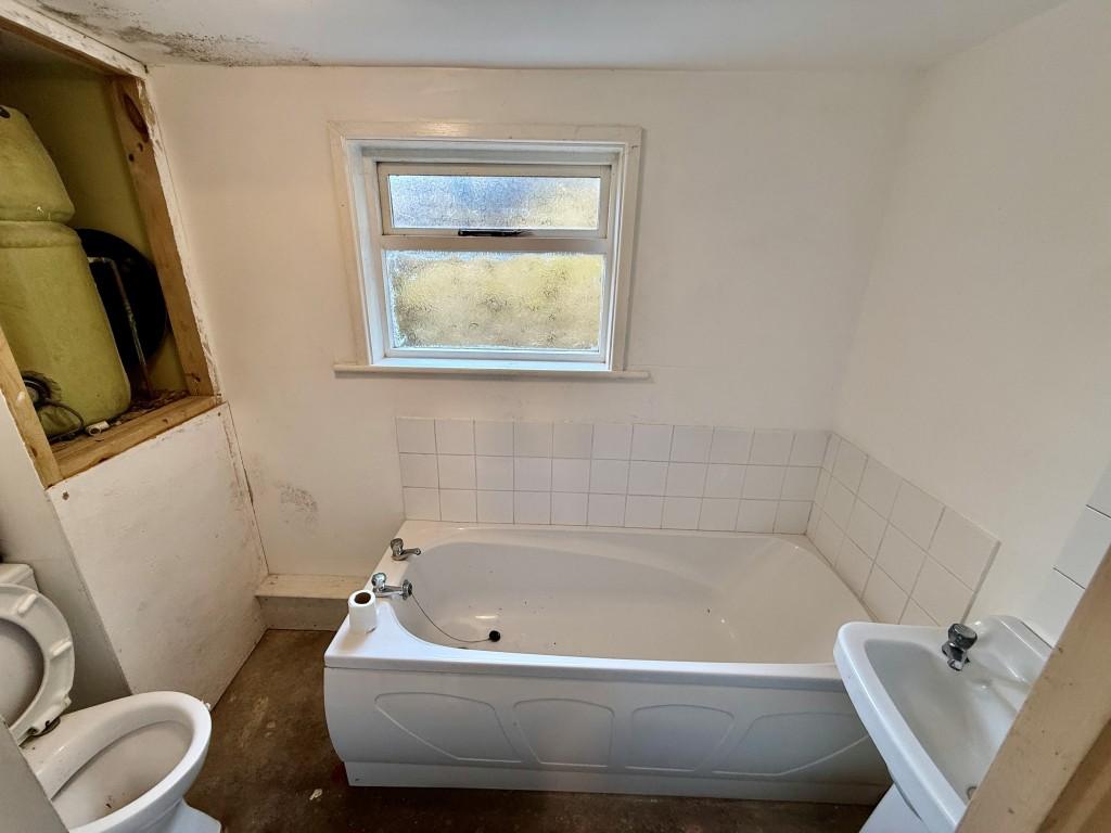 Bathroom with W.C.
