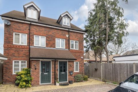 Connaught Close, Uxbridge
