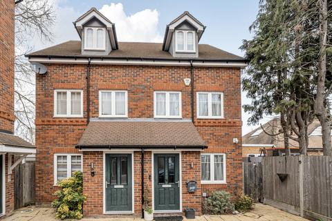 Connaught Close, Uxbridge