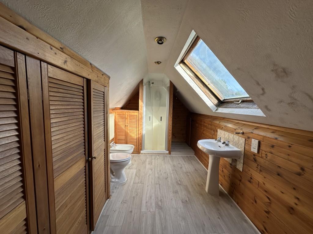 En Suite Bathroom off Main Bedroom