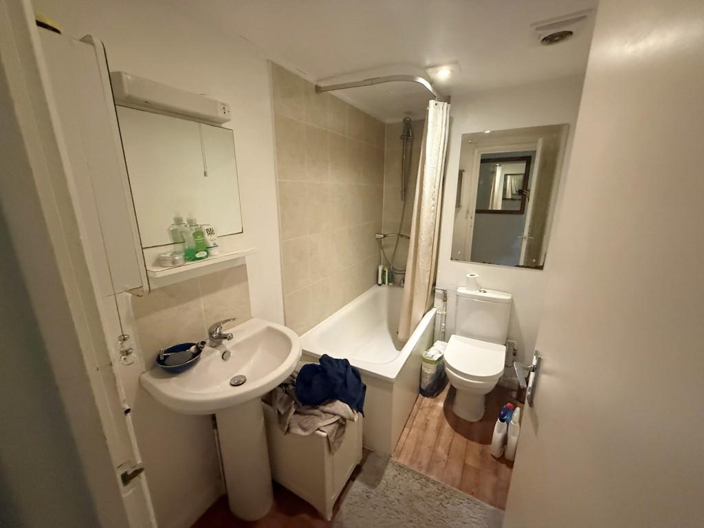 Flat 3 bathroom
