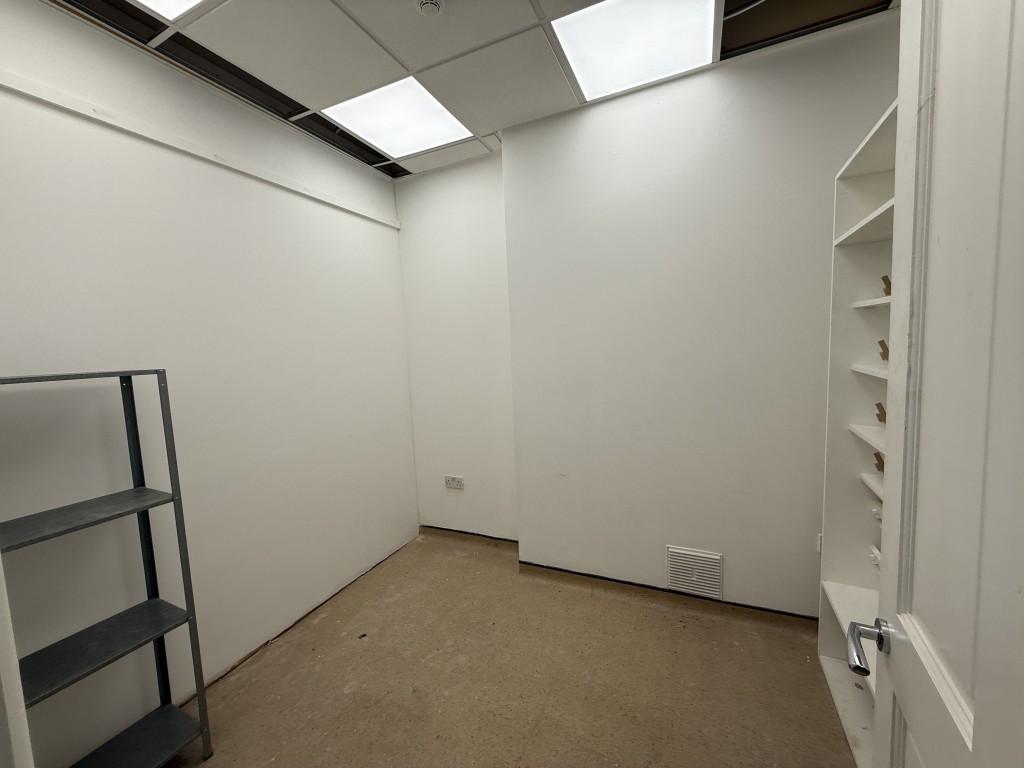 Office/treatment room 1