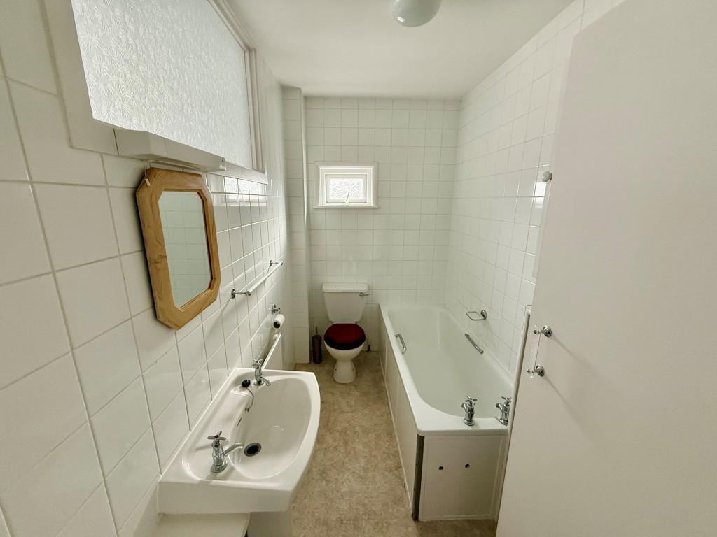 Second floor - bathroom with W.C.