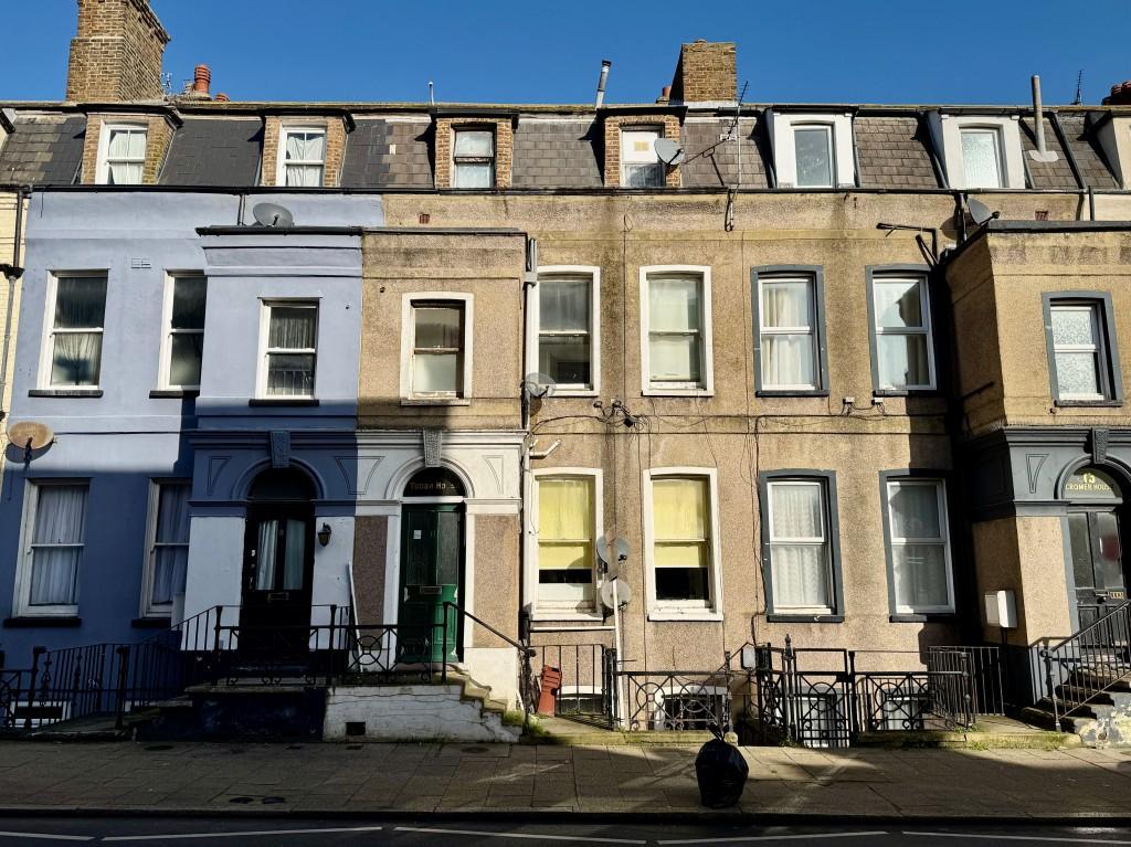 Mid-terrace block of flats