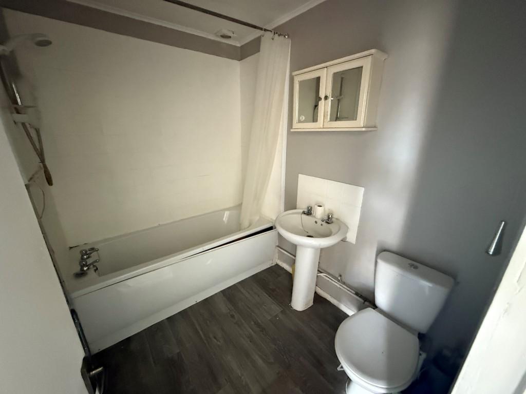 Bathroom with W.C.