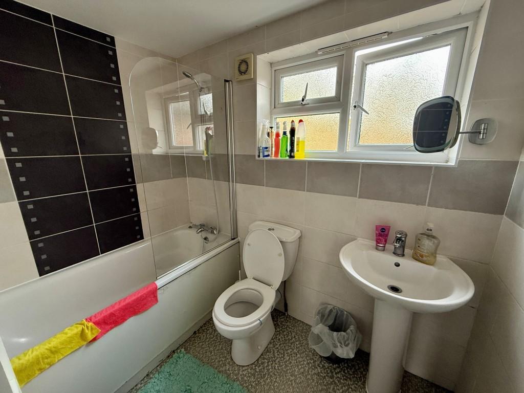 Bathroom with W.C.