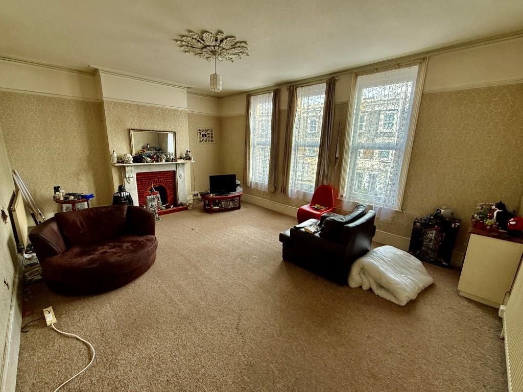 10 Grange Road - living room