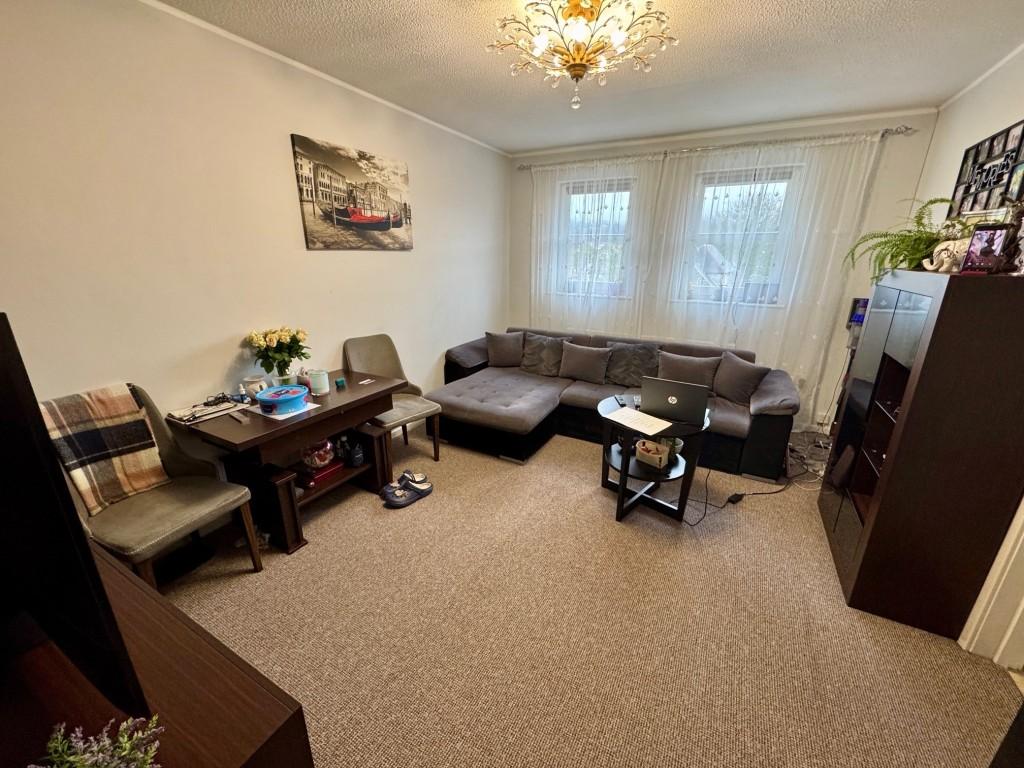 5 Stuart Court - living room
