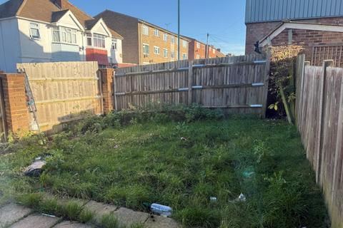4 bedroom end of terrace house for sale, 74 Mill Road, Gillingham, Kent