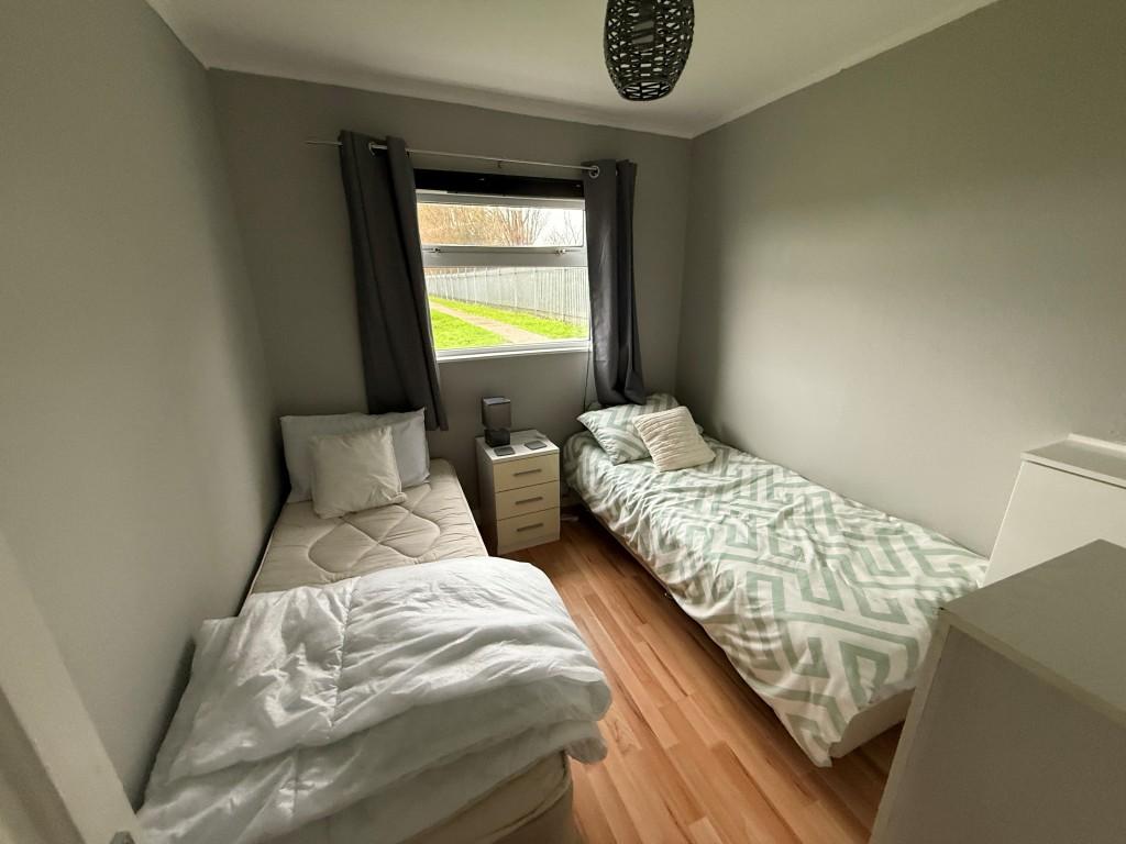 Bedroom with two single beds