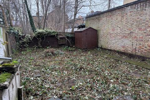 Land for sale, Land Rear Of 25 The Pavement, London