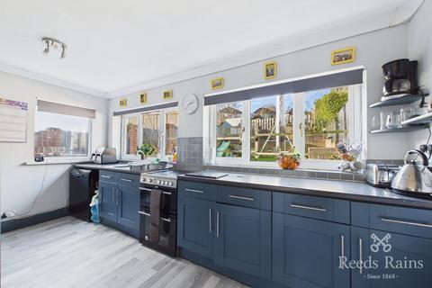 3 bedroom semi-detached house for sale, Rydalhurst Avenue, South Yorkshire S6
