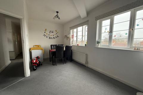 2 bedroom flat for sale, 699 Cranbrook Road, Ilford, Essex