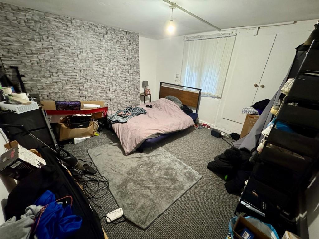 Basement flat - bed sitting room