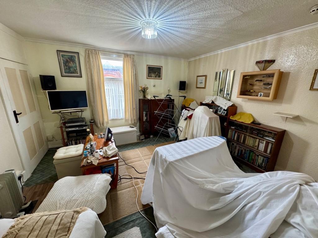 First floor flat - bed sitting room