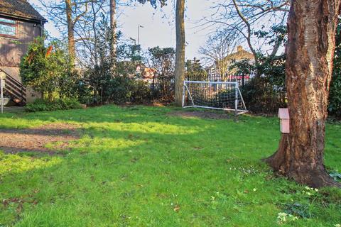 undefined, Inkerman Road, Knaphill GU21