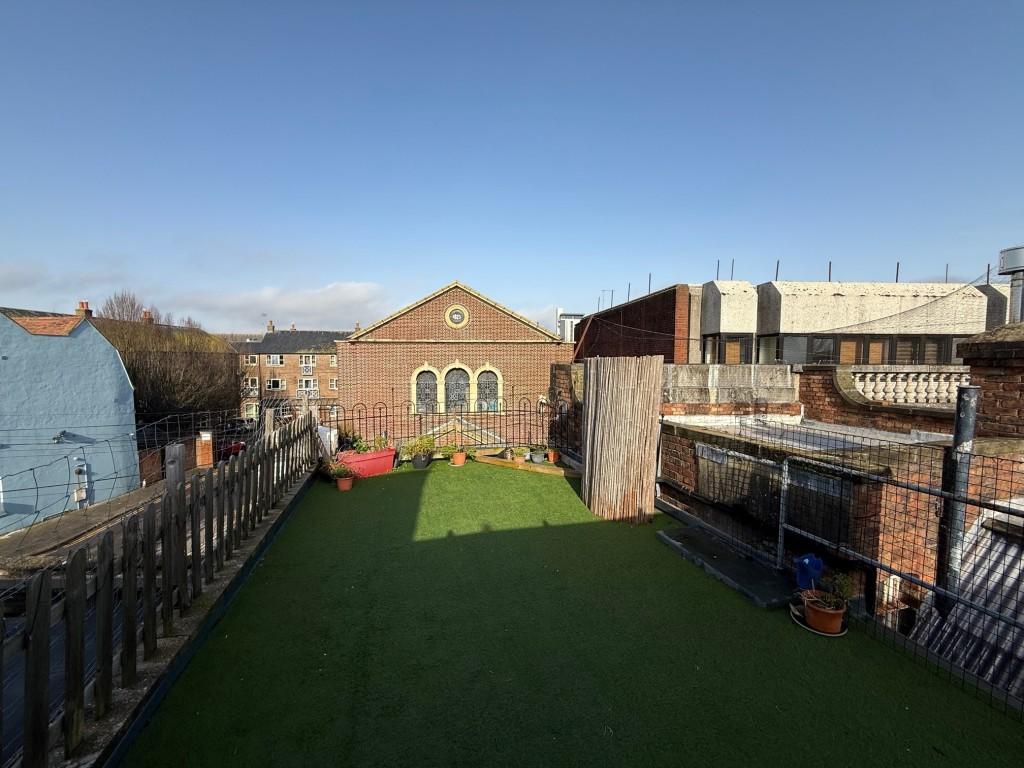 Roof garden with view to the rear