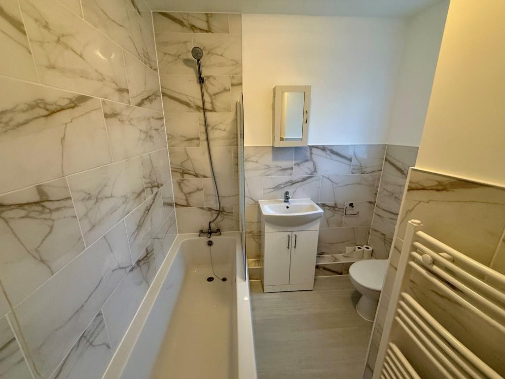 Bathroom with W.C.