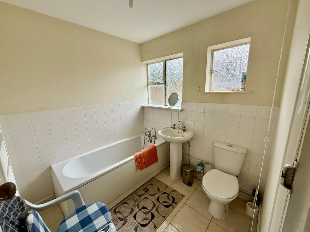 Bathroom with W.C.