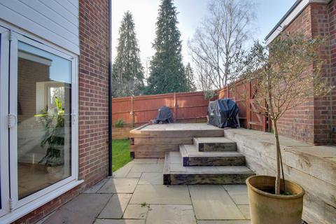 2 bedroom end of terrace house for sale, Barnmead, Haywards Heath, RH16