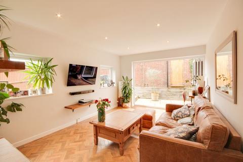2 bedroom end of terrace house for sale, Barnmead, Haywards Heath, RH16