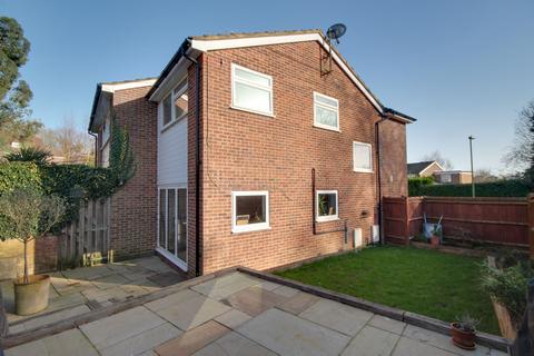 2 bedroom end of terrace house for sale, Barnmead, Haywards Heath, RH16