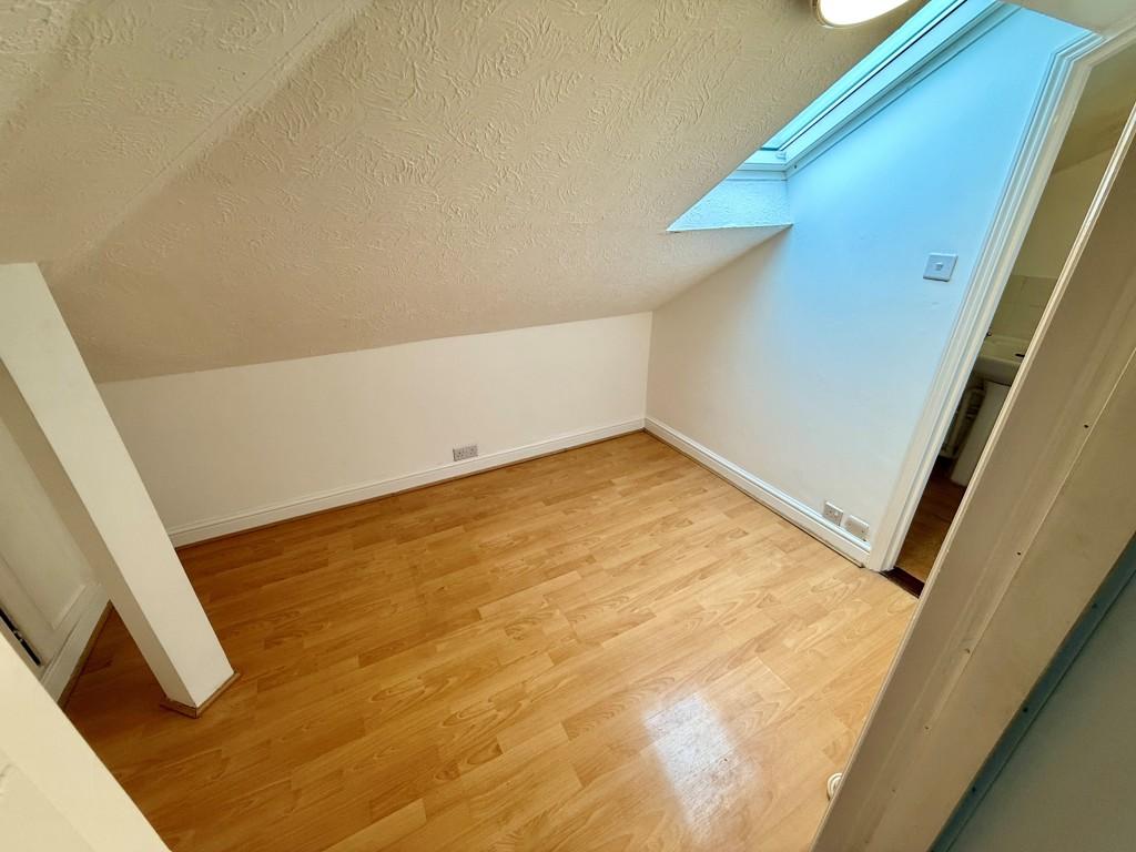 Bedroom showing door to en-suite