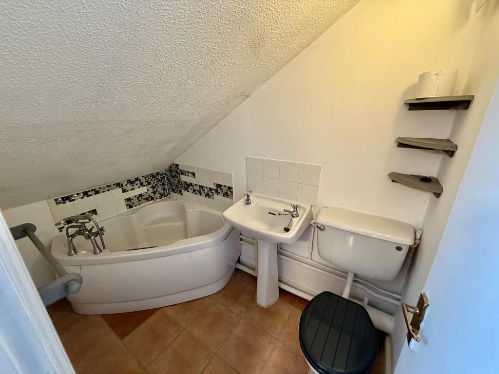Bathroom with W.C.