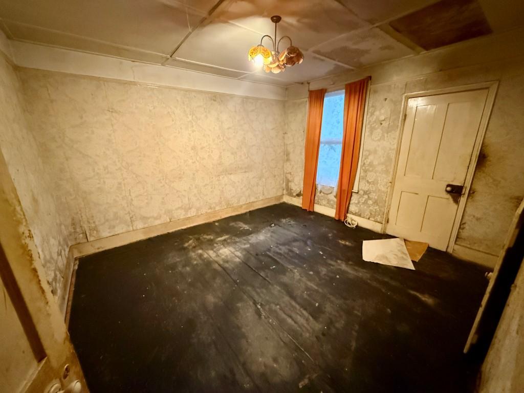 Lower ground floor living room/bedroom