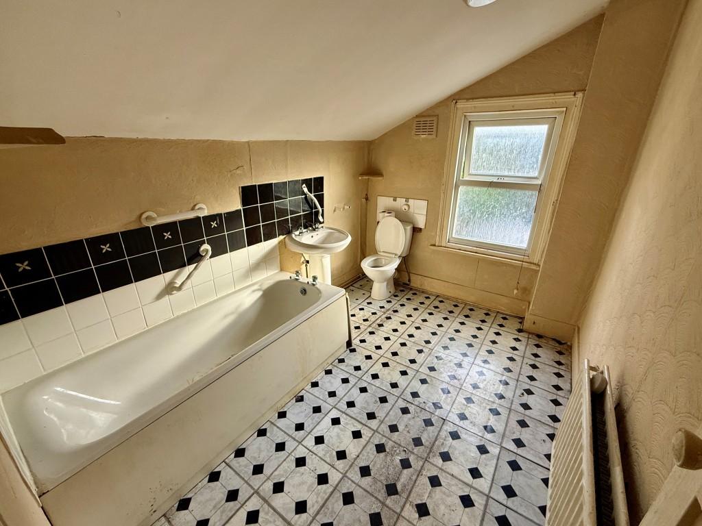 Bathroom with W.C.