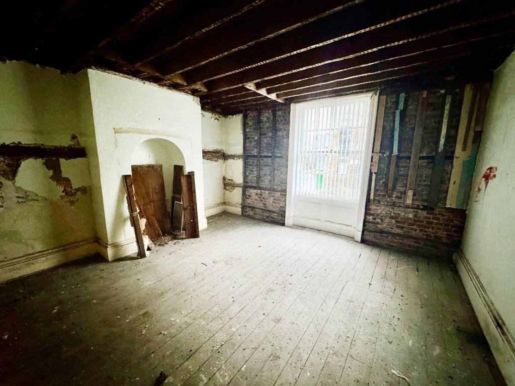 Ground floor room 1