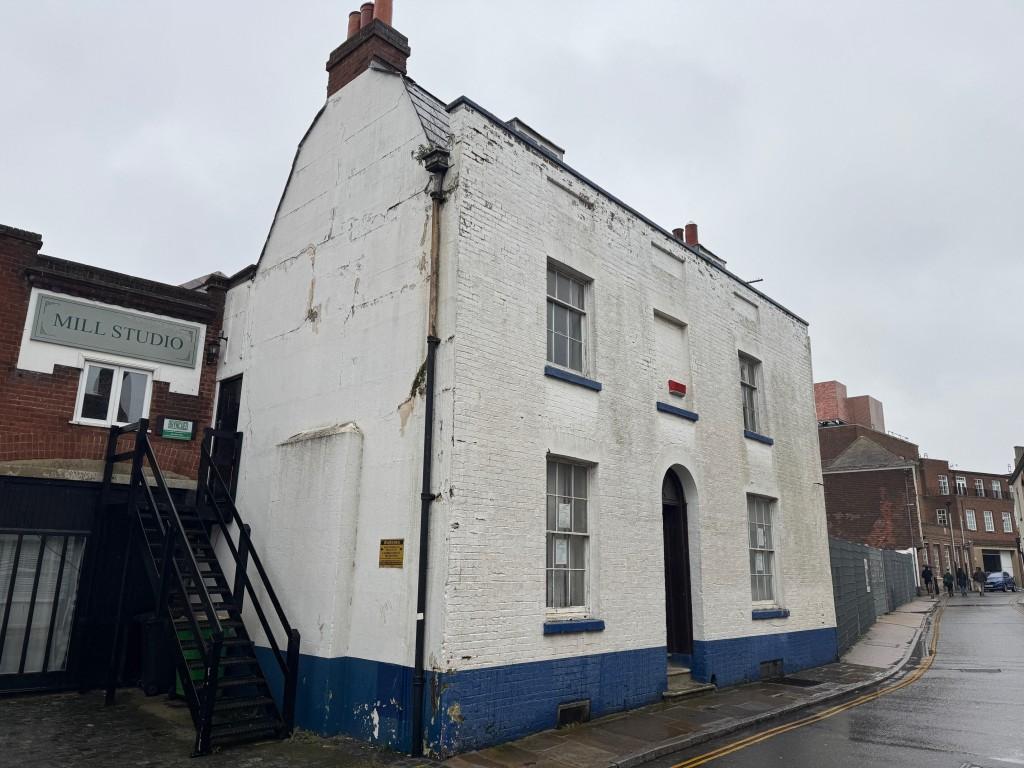 Front of 17 Stour Street and left hand side elevat