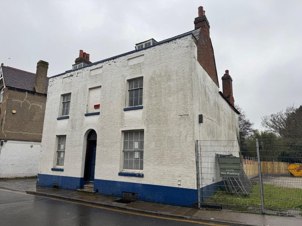Front of 17 Stour Street and right hand side eleva