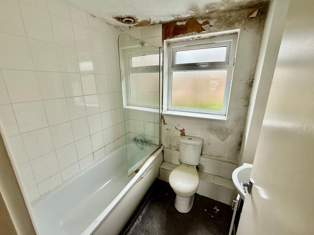 Bathroom with W.C.